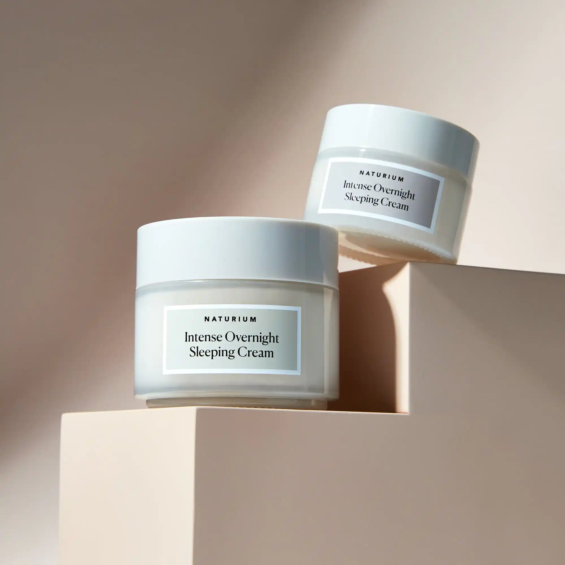 intense-overnight-sleeping-cream-jumbo-a2 11_18_2021_Naturium0552-crop.webp